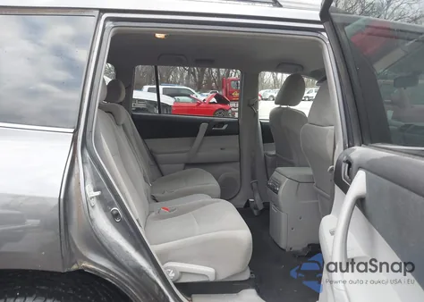 2011 Toyota Highlander Base V6 z USA, uszkodzony, nr VIN 5TDBK3EHXBS080507